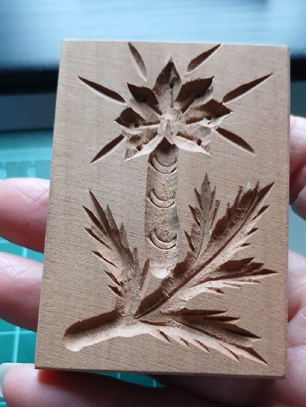 2 Wood Cookie Molds - Picture 5 of 8
